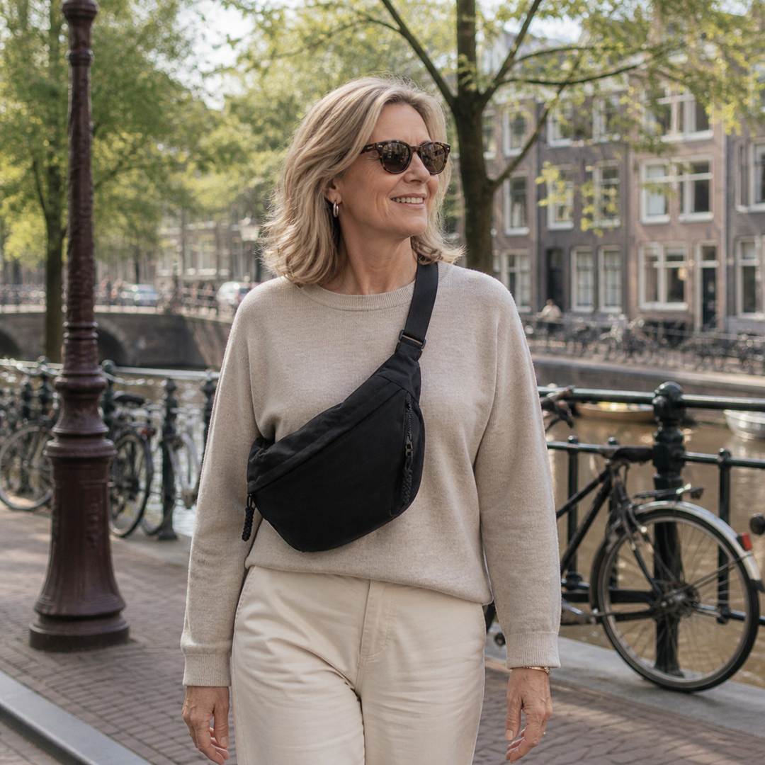 Iris | The Crescent Bag